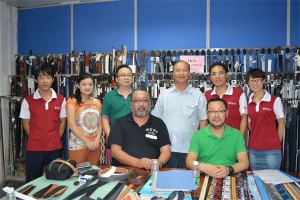 aol-customers&jd-leather-goods-staff-photo-August-22-201