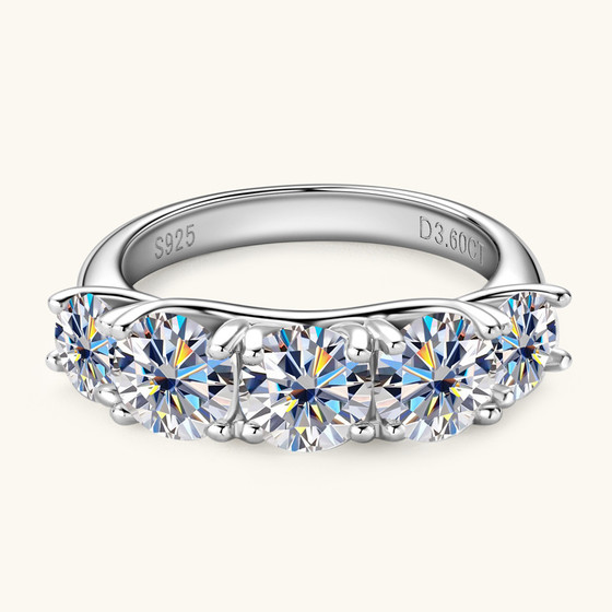 Beautiful Moissanite Diamond Ring