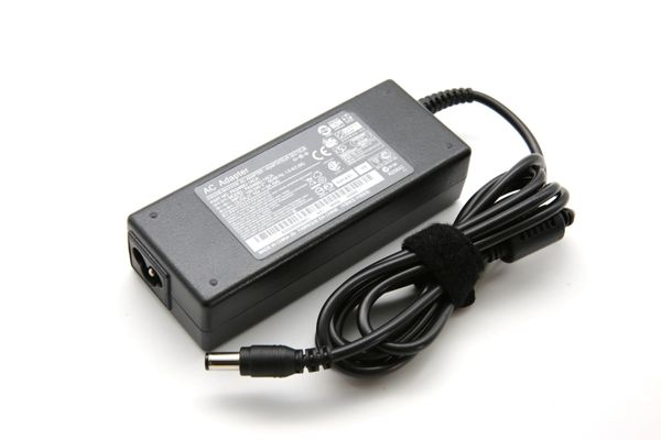 15 5 Charger Toshiba (1)