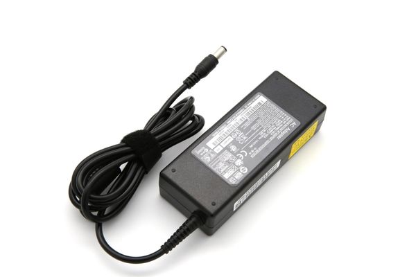 15v 6a Cjarger Toshiba (3)