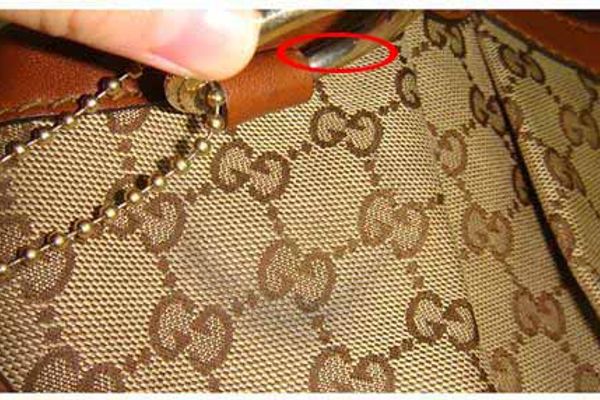 Why Hardware of Handbag Will Peel Off Painting?