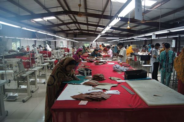 The Process of Manufacturing Leather Bags